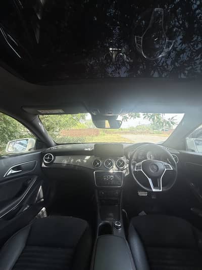 Mercedes Benz CLA200