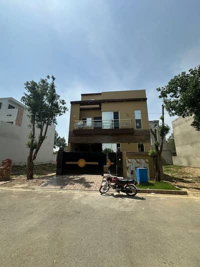Five Marla House For Sale New Lahore City Phase 2 , House k Size 25 By 45 , A+ Ghr bana hai