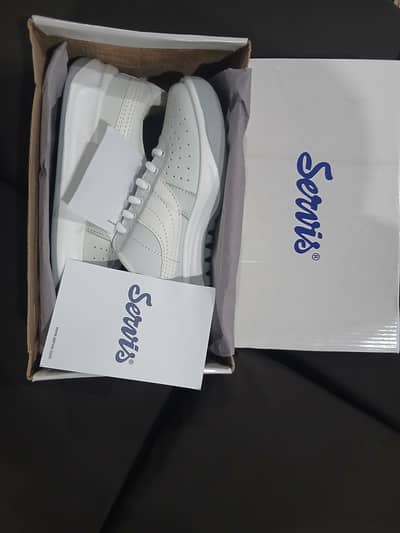brand new servis shoe size 8