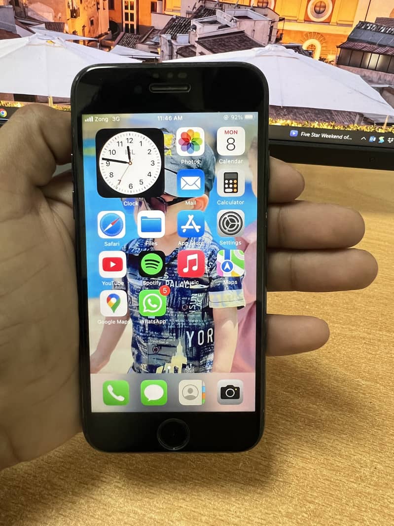 Apple iPhone 7 0