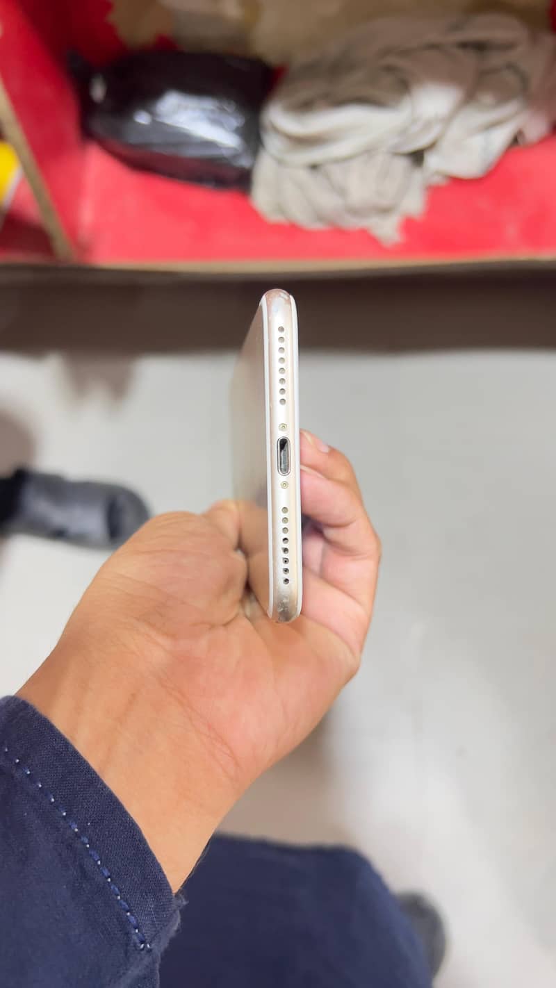 Apple iPhone 7 Plus 3