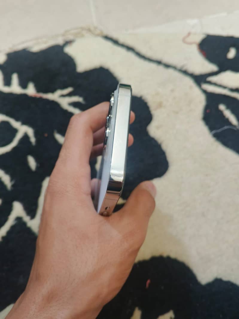 Apple iPhone 13 Pro 2