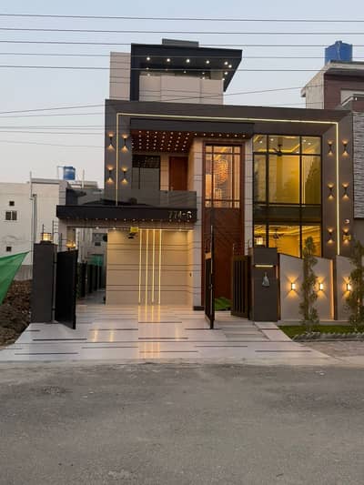 10 Marla Modern Design House Available For Sale Prime Location Solid Construction All Facilities Available Here. . .