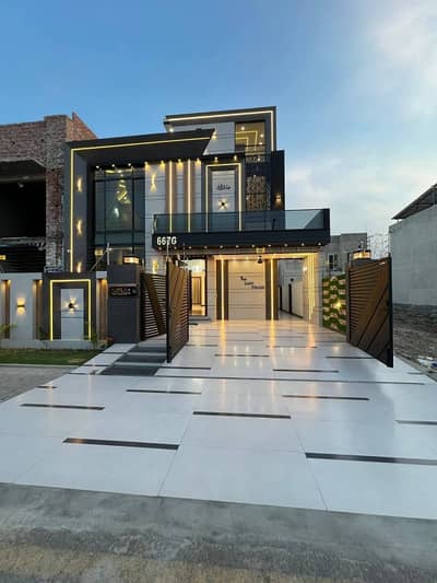 10 Marla House 130ft Front Main Boulevard Owner Builds Solid Construction House Available For Sale Prime Location Near Tooo Park And Masjid All Facilities Available Here. . .