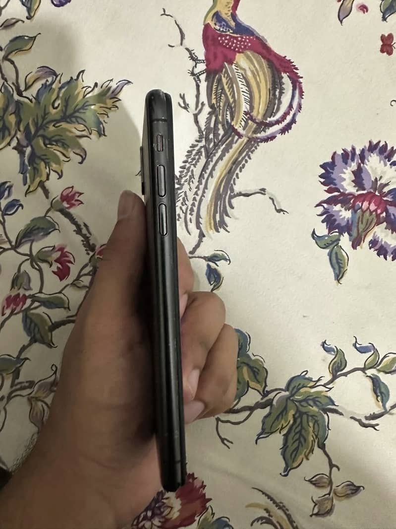 Apple iPhone X 4