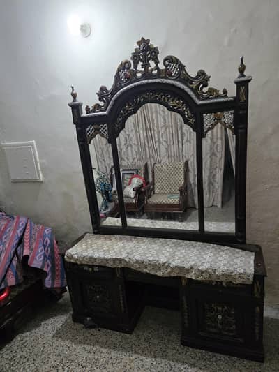 Big wooden dressing table