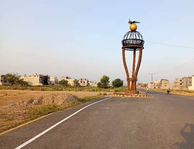 Unoccupied Prime Location Residential Plot Of 10 Marla Is Available For sale In Central Park Housing Scheme