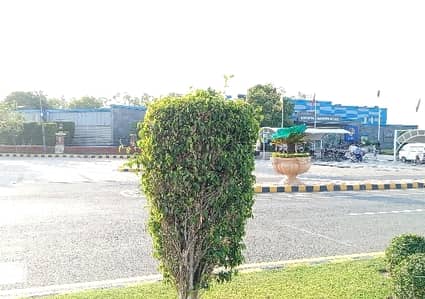 Unoccupied Prime Location Residential Plot Of 10 Marla Is Available For sale In Central Park Housing Scheme