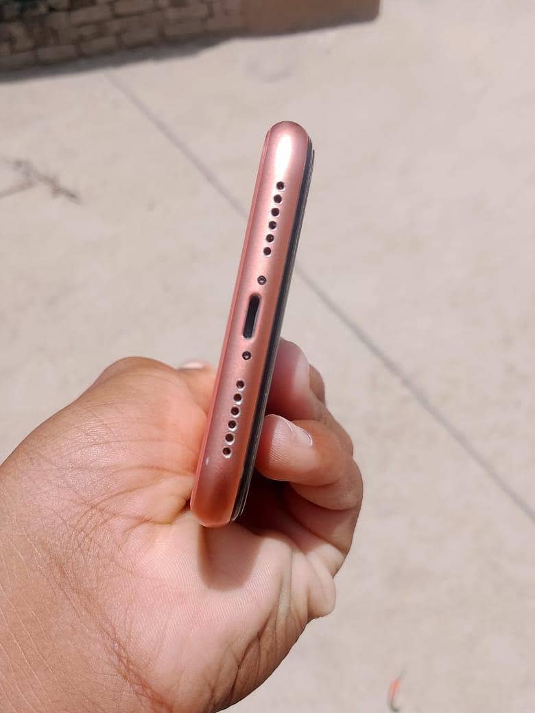 Apple iPhone XR 4