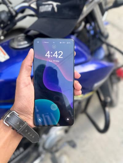 One Plus 8T 12/256