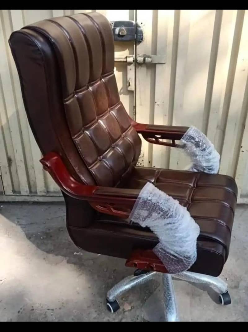 Executive/Boss chair ( Azadi offer ) 13