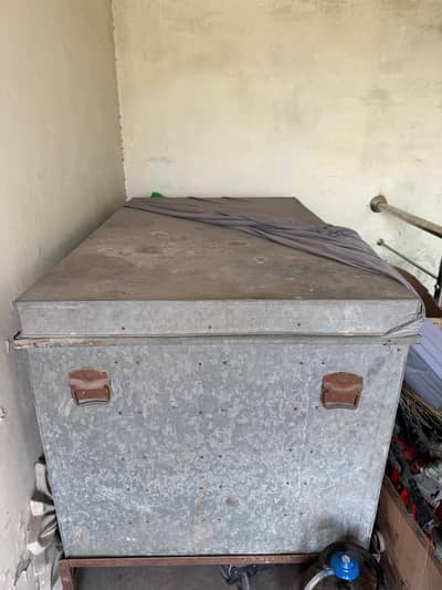 Peti Almari for sale