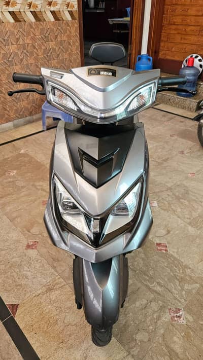 Metro thrill scooty