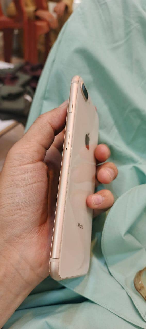 Apple iPhone 8 Plus 5