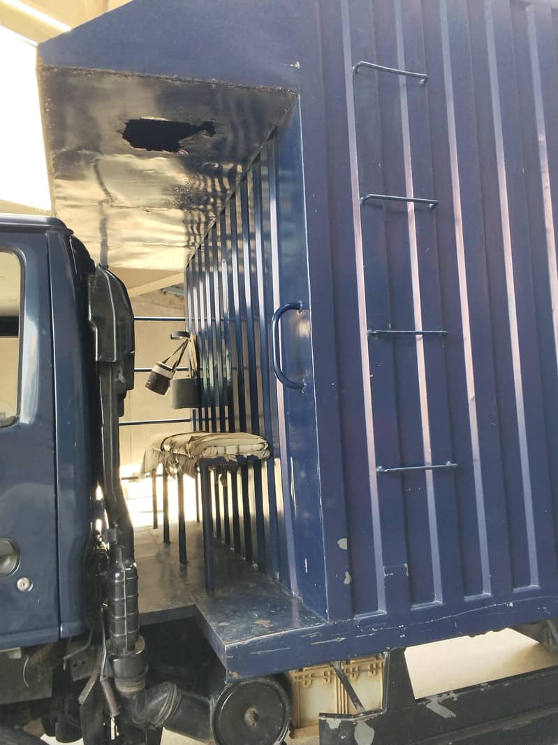 Only container 03087053516 9