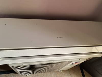 2 Ton Inverter Ac Gree Used 10/10 Just Service Needed