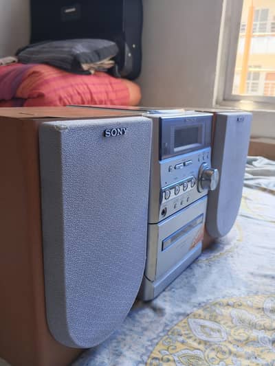 Sony amplifier and speaker original condition0/3/0//8/7/3/9/9/9/9/8