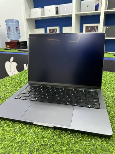 MacBook Pro M4 14inch 24gb 512gb Nano texture 10 cycles underwarranty