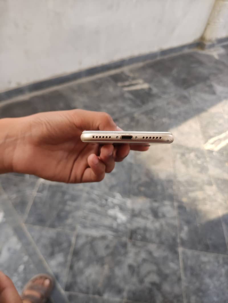Apple iPhone 7 3