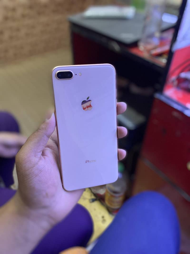 Apple iPhone 8 Plus 1