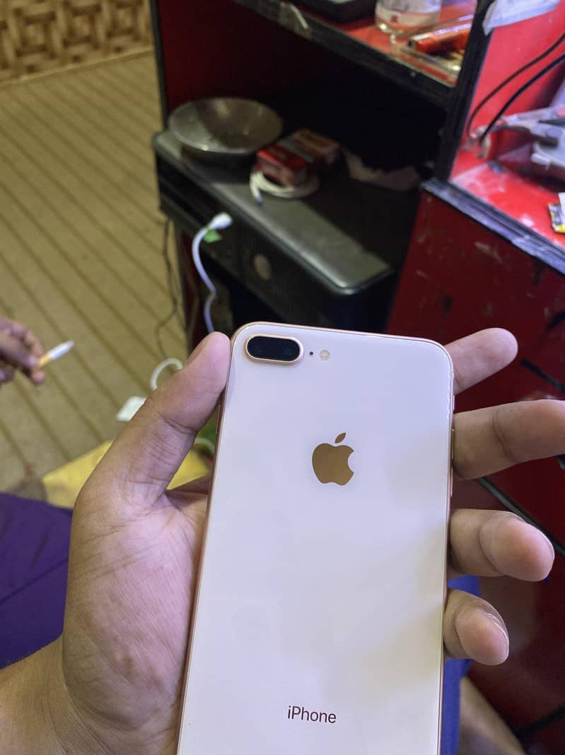 Apple iPhone 8 Plus 2