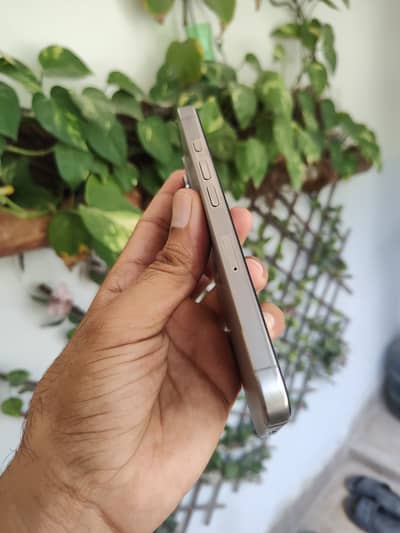 Apple iPhone 16 Pro