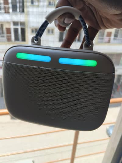 JBL speaker brand new0/3/0//8/7/3/9/9/9/9/8