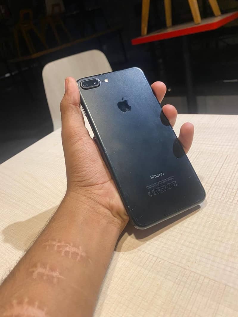 Apple iPhone 7 Plus 0