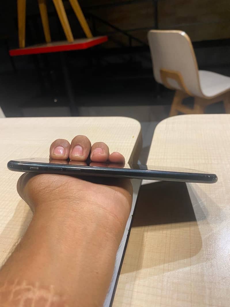 Apple iPhone 7 Plus 6