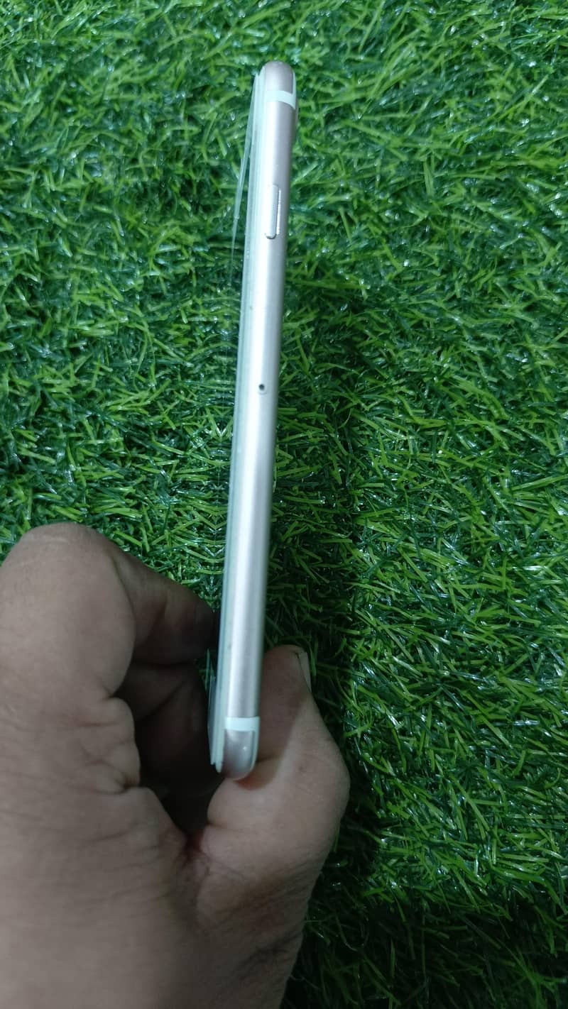 Apple iPhone 7 0