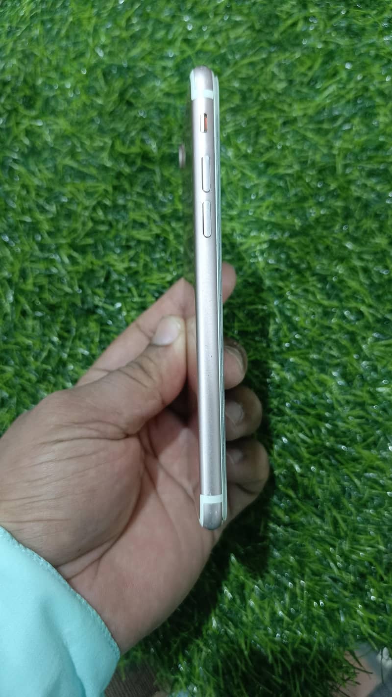 Apple iPhone 7 3