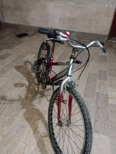 Streethawk kids bicycle in red colour