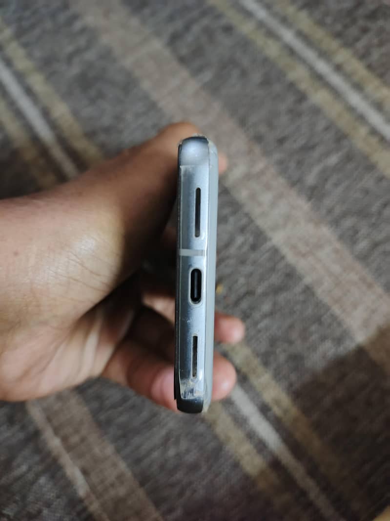 Google Pixel 8 4