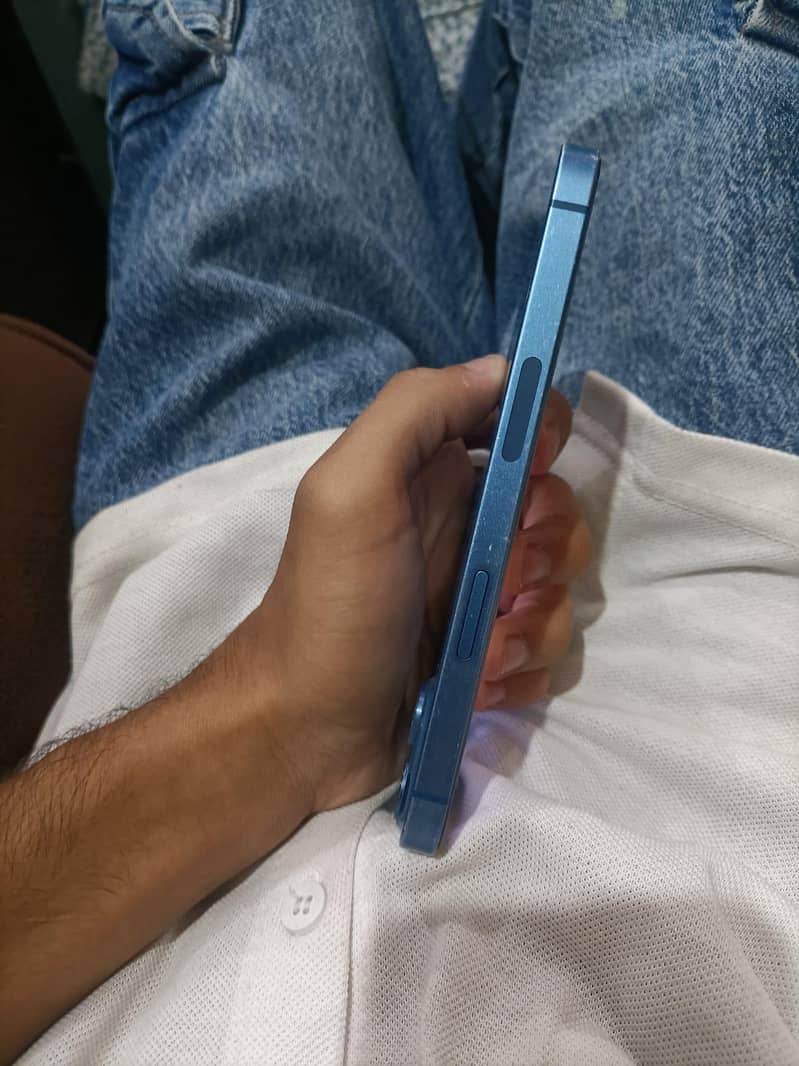 Apple iPhone 13 5