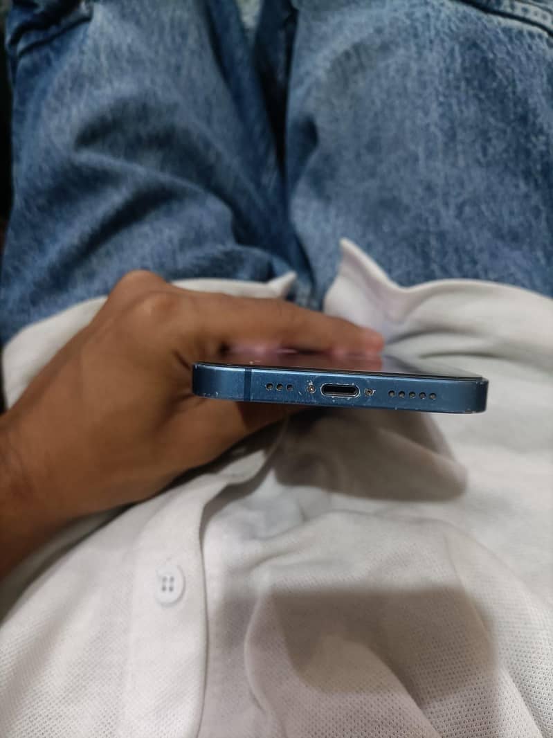 Apple iPhone 13 6