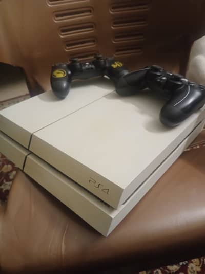 PS4 (FAT) JAILBREAK ,WITH 2 CONTROLLERS AND 5 GAMES