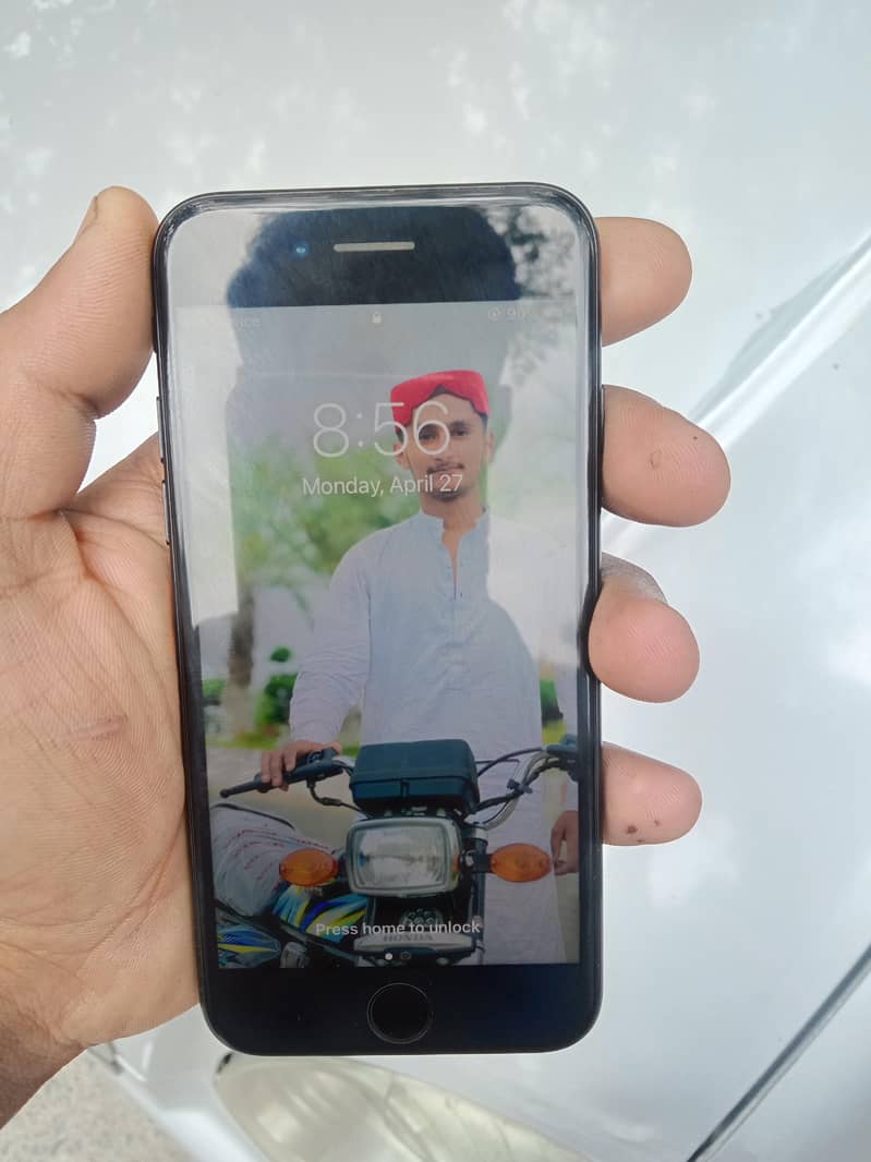 Apple iPhone 7 1