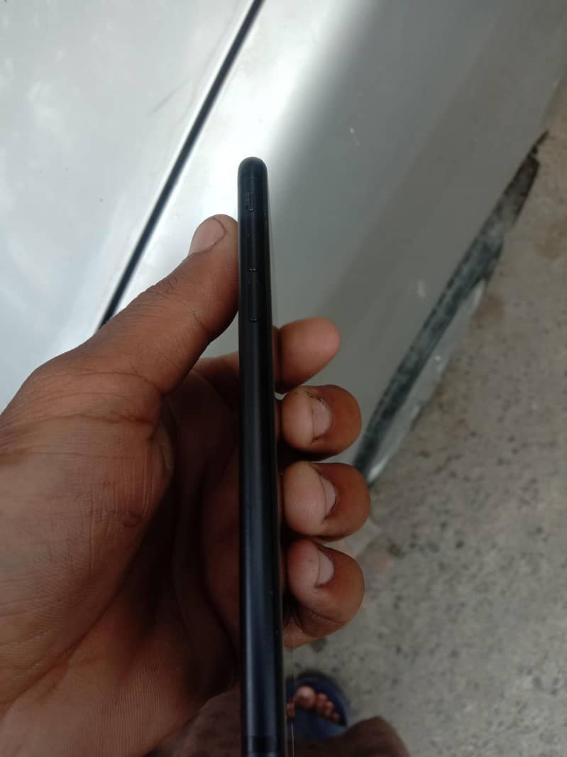 Apple iPhone 7 3