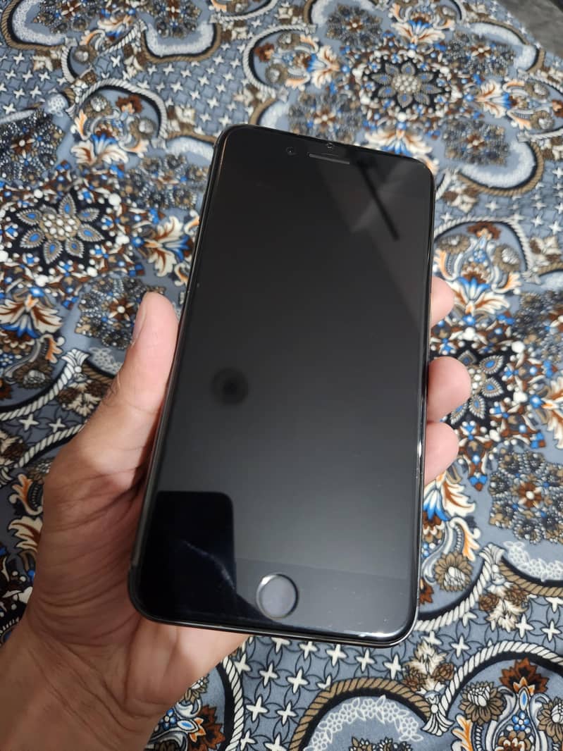 Apple iPhone 8 Plus 1