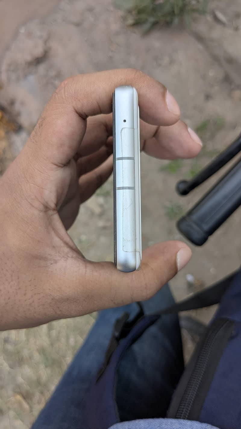Google Pixel 7a 2
