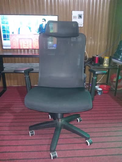 Ergonomic Mesh Office Chair with Headrest – Excellent Condition
