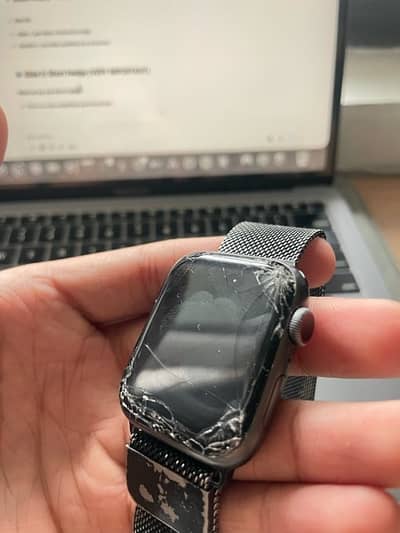Apple Watch Series 4 - 44MM Grey (Cracked]