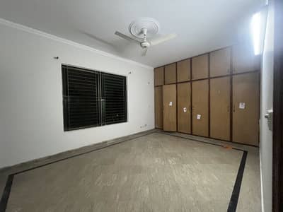 1KANAL UPPER PORTION FOR RENT IN DHA PHASE 1