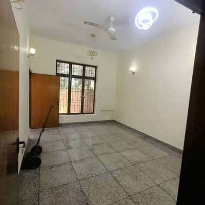AHMED ASSOCIATES OFFER 10 MARLA SINGLE STORY INDEPENDENT HOUSE FOR RENT IN PCSIR PHASE 2 NEAR TO SHUKAT KHANUM HOSPITAL.