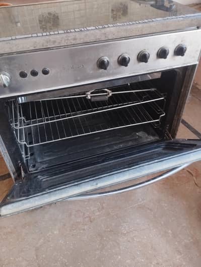 Oven with 5 burners