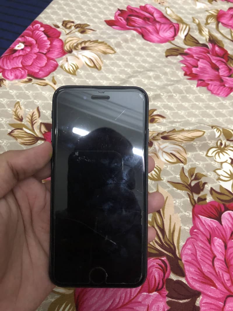 Apple iPhone 7 0