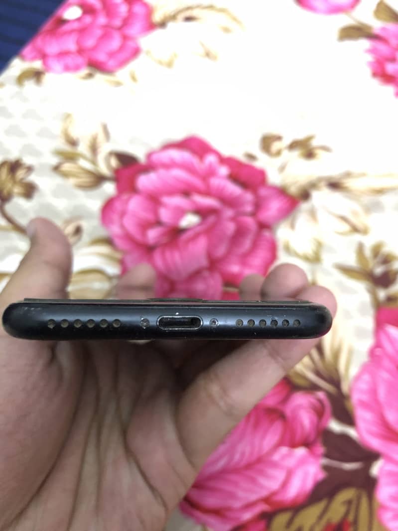 Apple iPhone 7 2