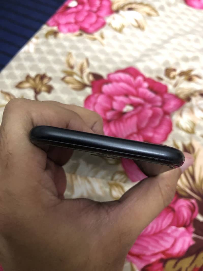 Apple iPhone 7 3