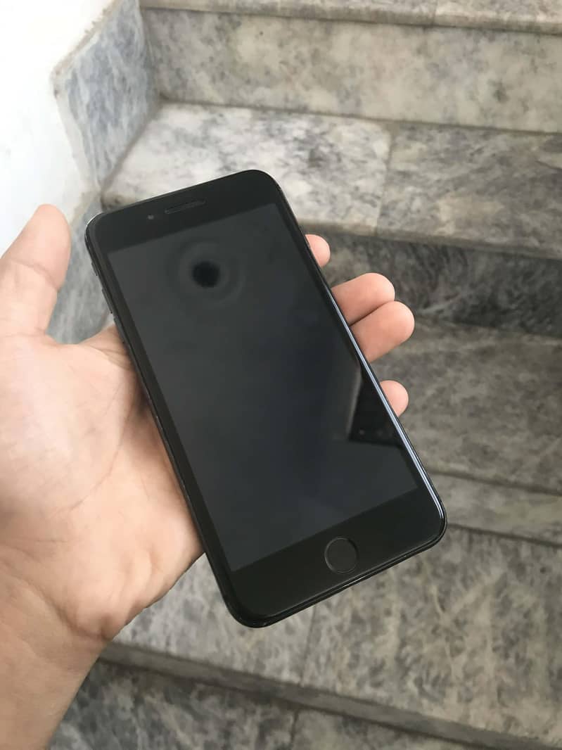 Apple iPhone 8 Plus 1