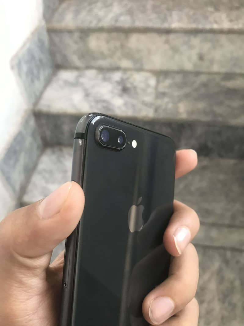 Apple iPhone 8 Plus 4